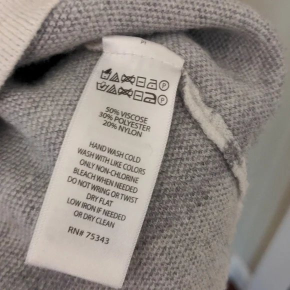 Tahari sweater - Picture 4 of 4